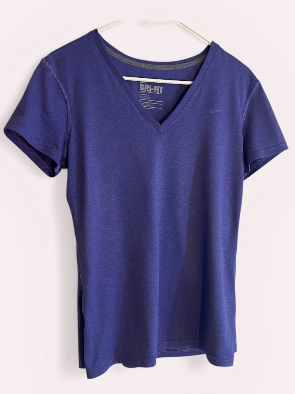 Nike Regular Fit Purple Dri-Fit Short Sleeve V-Neck Tee Size M